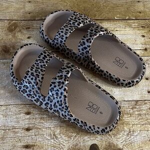 No Boundaries Slip On Slides Pillow Sandal Thick Sole Leopard Print Size 6 NWOT